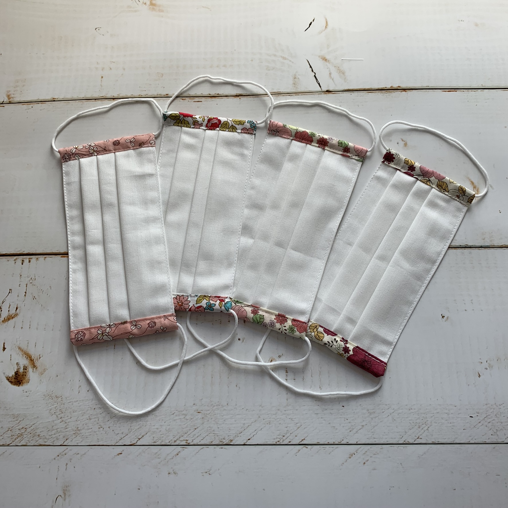 柄入りプリーツマスク　各￥700